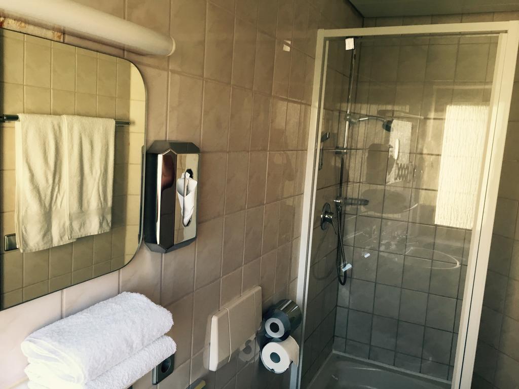 Motels21 Sersheim Eksteriør billede